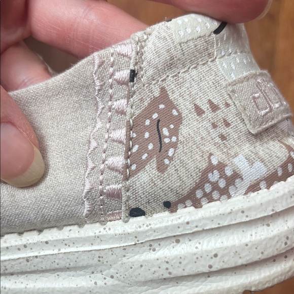 EUC Hey Dude Beige Animal Print Shoes - Picture 15 of 16